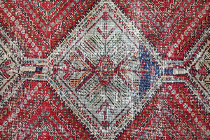 red Medium rug 6' 2" x 8' 10"