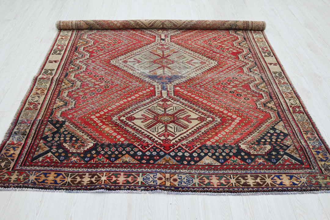 red Medium rug 6' 2" x 8' 10"
