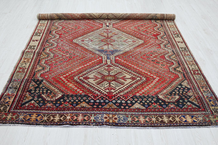 red Medium rug 6' 2" x 8' 10"