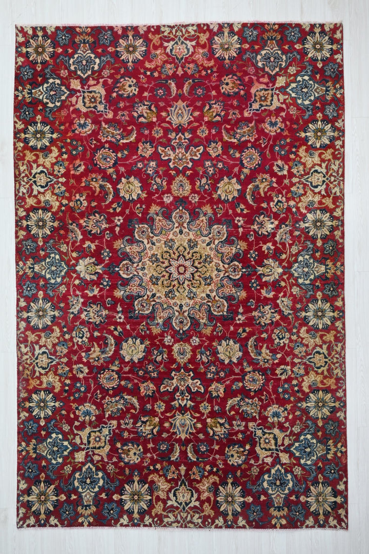 red Large rug 6' 9" x 9' 9"