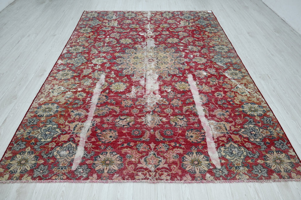 red Large rug 6' 9" x 9' 9"