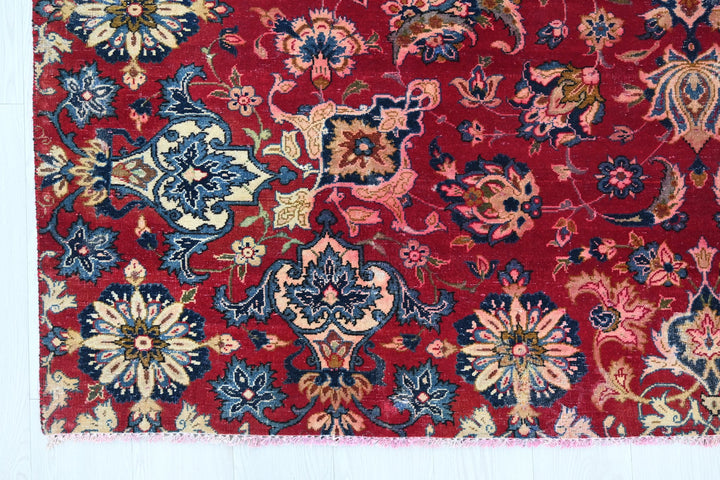 red Large rug 6' 9" x 9' 9"