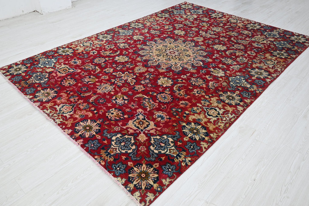 red Large rug 6' 9" x 9' 9"