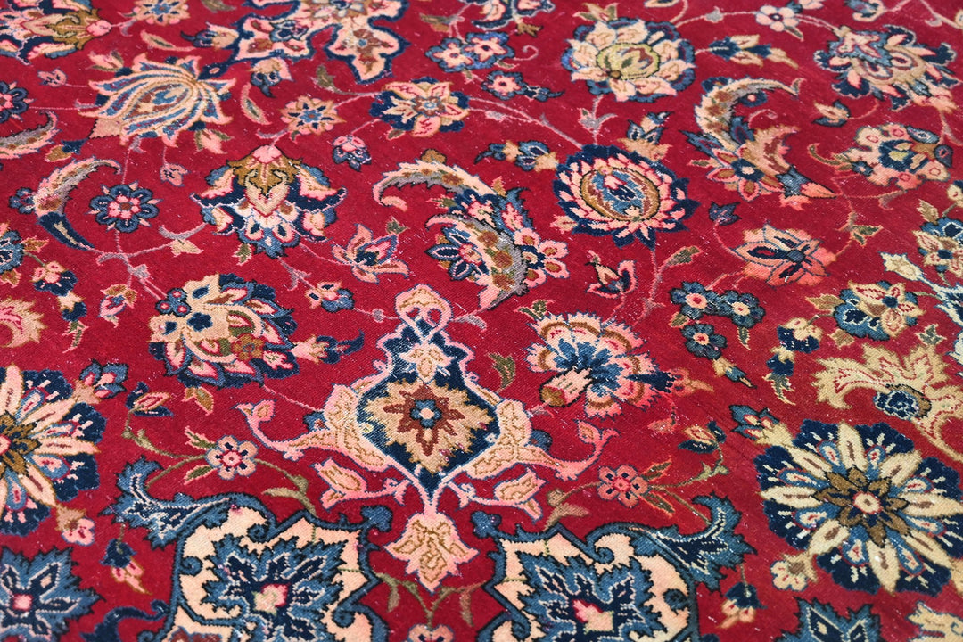 red Large rug 6' 9" x 9' 9"