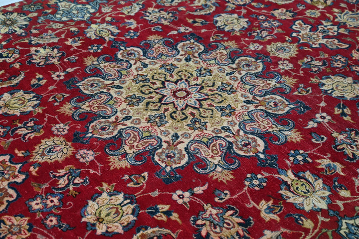 red Large rug 6' 9" x 9' 9"