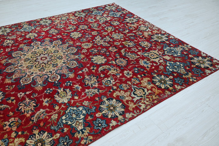 red Large rug 6' 9" x 9' 9"