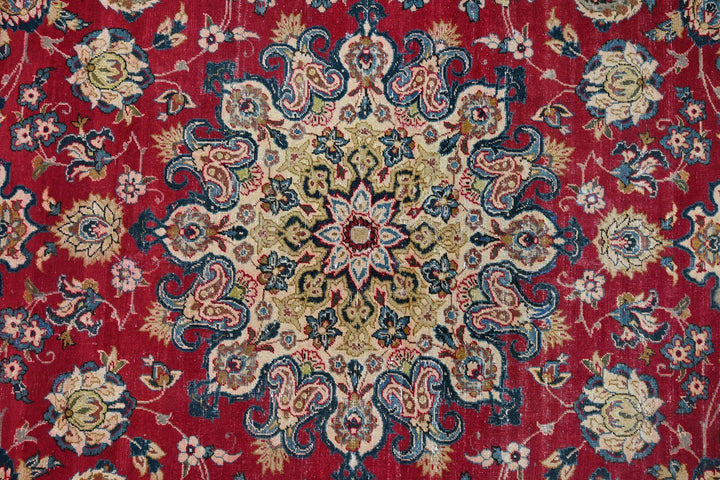 red Large rug 6' 9" x 9' 9"