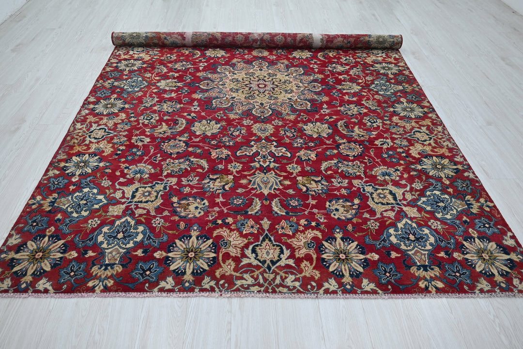 red Large rug 6' 9" x 9' 9"