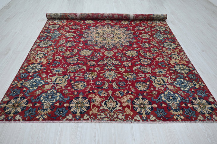 red Large rug 6' 9" x 9' 9"