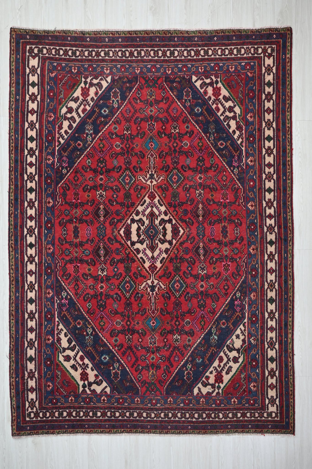 red Large rug 6' 9" x 9' 5"