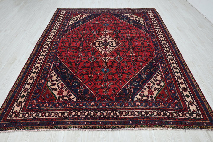 red Large rug 6' 9" x 9' 5"