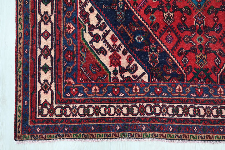 red Large rug 6' 9" x 9' 5"