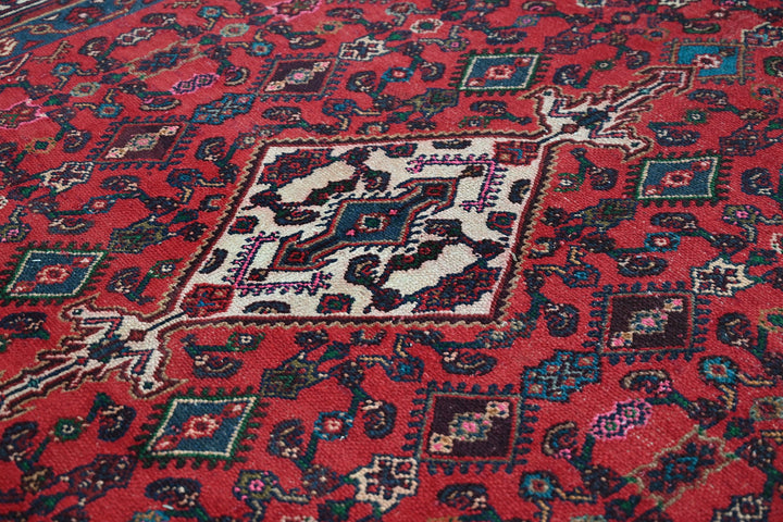 red Large rug 6' 9" x 9' 5"