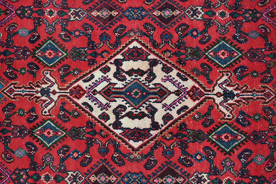 red Large rug 6' 9" x 9' 5"