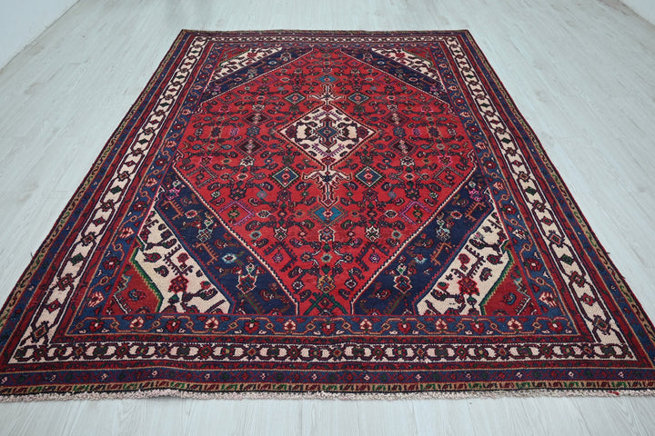 red Large rug 6' 9" x 9' 5"