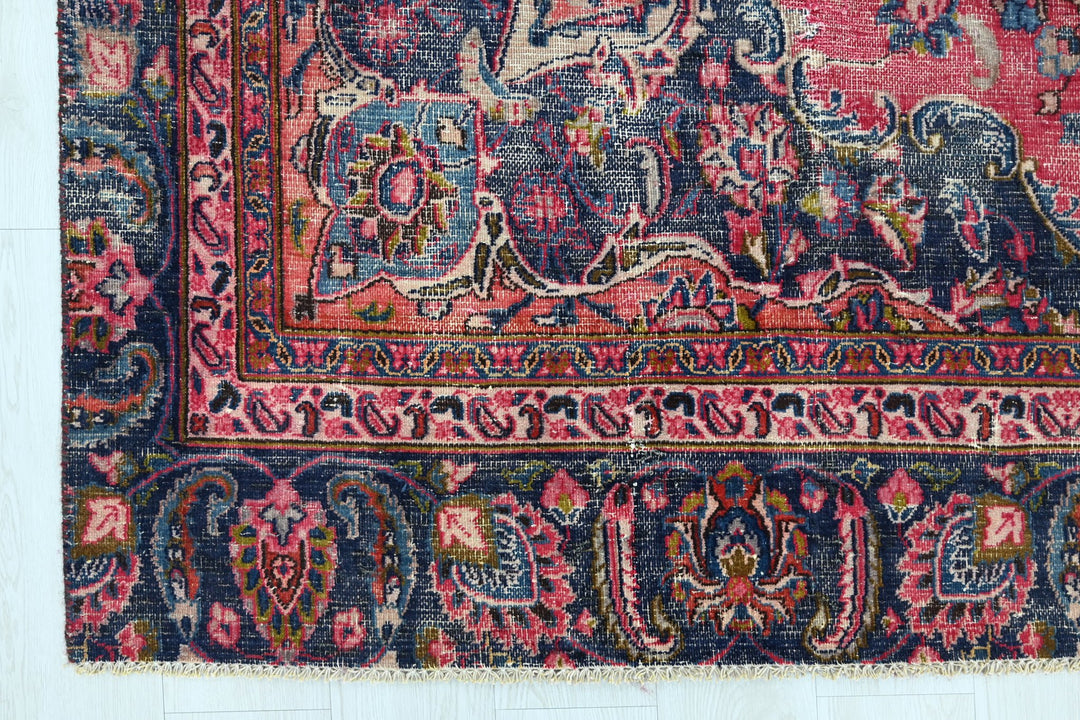 red Large rug 6' 6" x 10' 7"