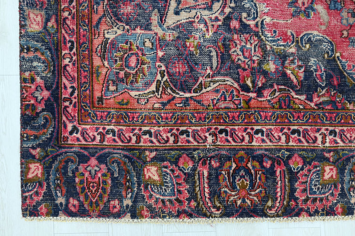 red Large rug 6' 6" x 10' 7"