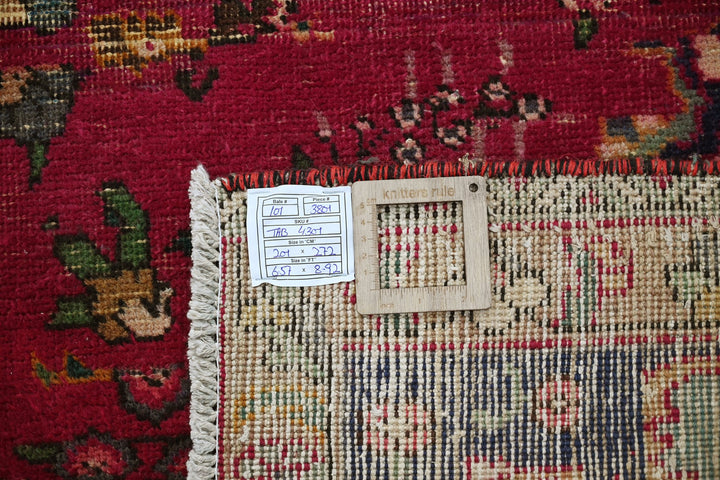 red Large rug 6' 7" x 8' 11"