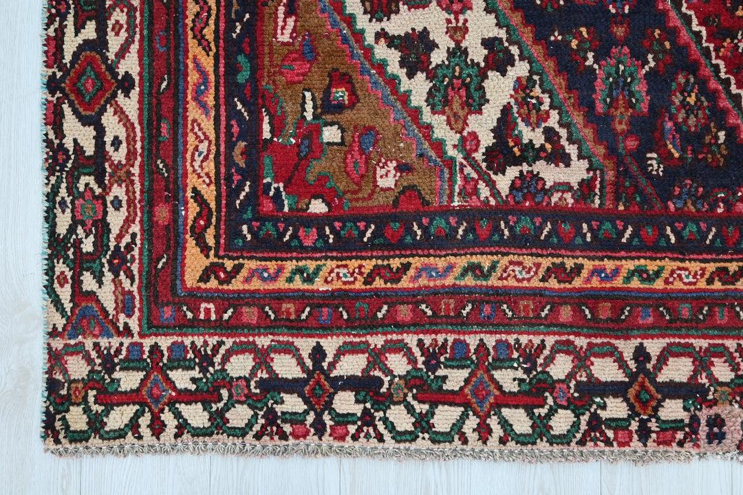 red Medium rug 6' 2" x 8' 8"