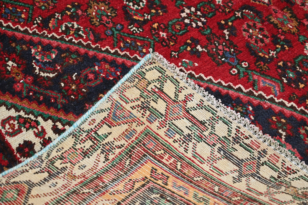 red Medium rug 6' 2" x 8' 8"