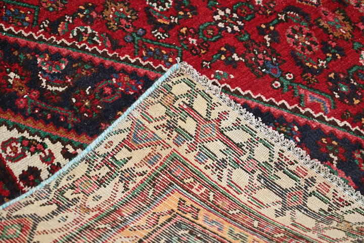 red Medium rug 6' 2" x 8' 8"