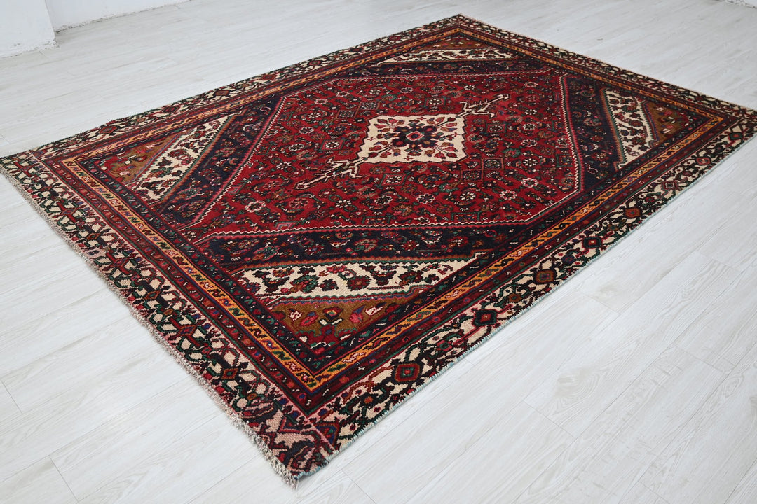 red Medium rug 6' 2" x 8' 8"