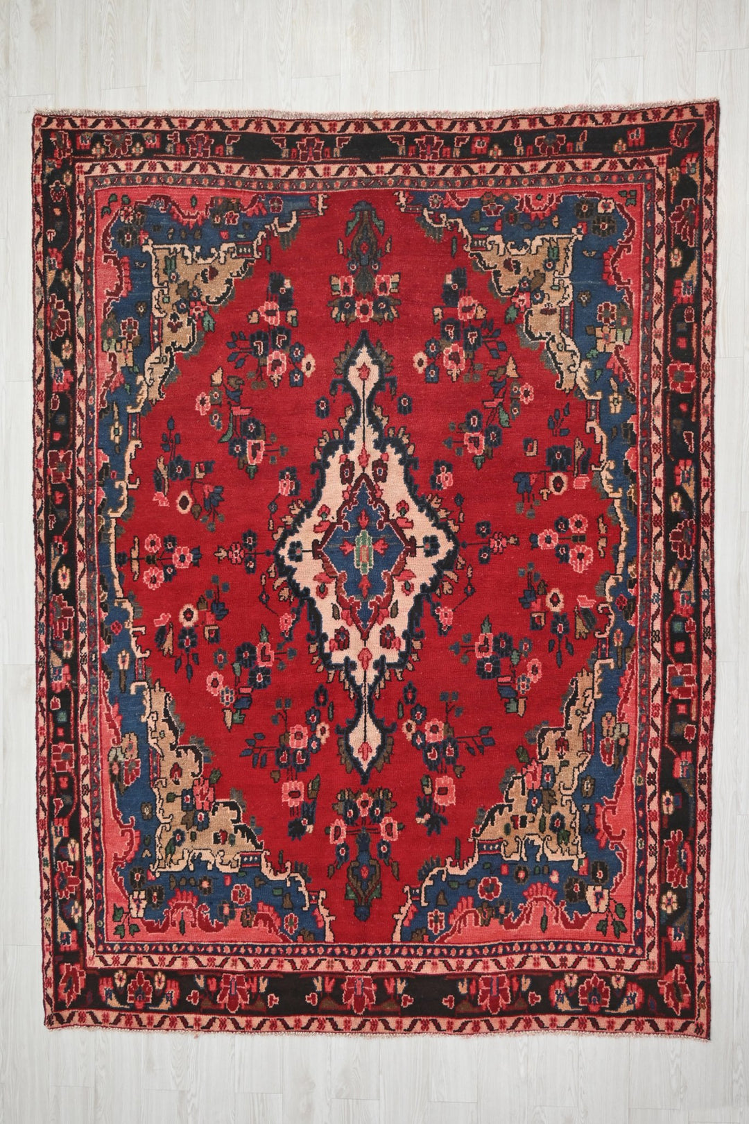 red Large rug 6' 11" x 9' 4"