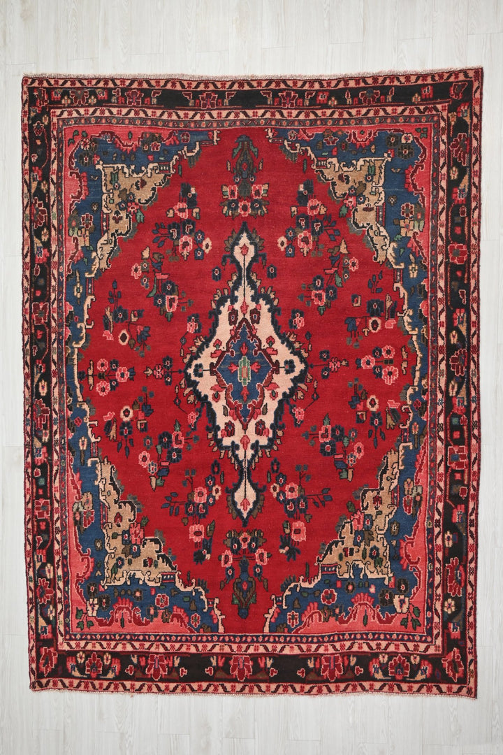 red Large rug 6' 11" x 9' 4"