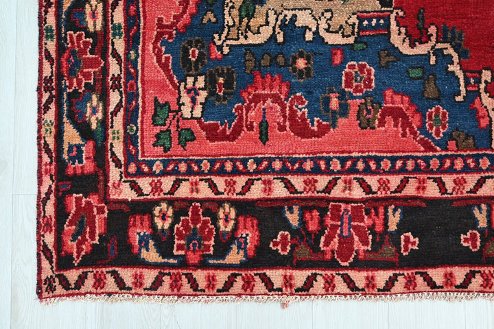red Large rug 6' 11" x 9' 4"