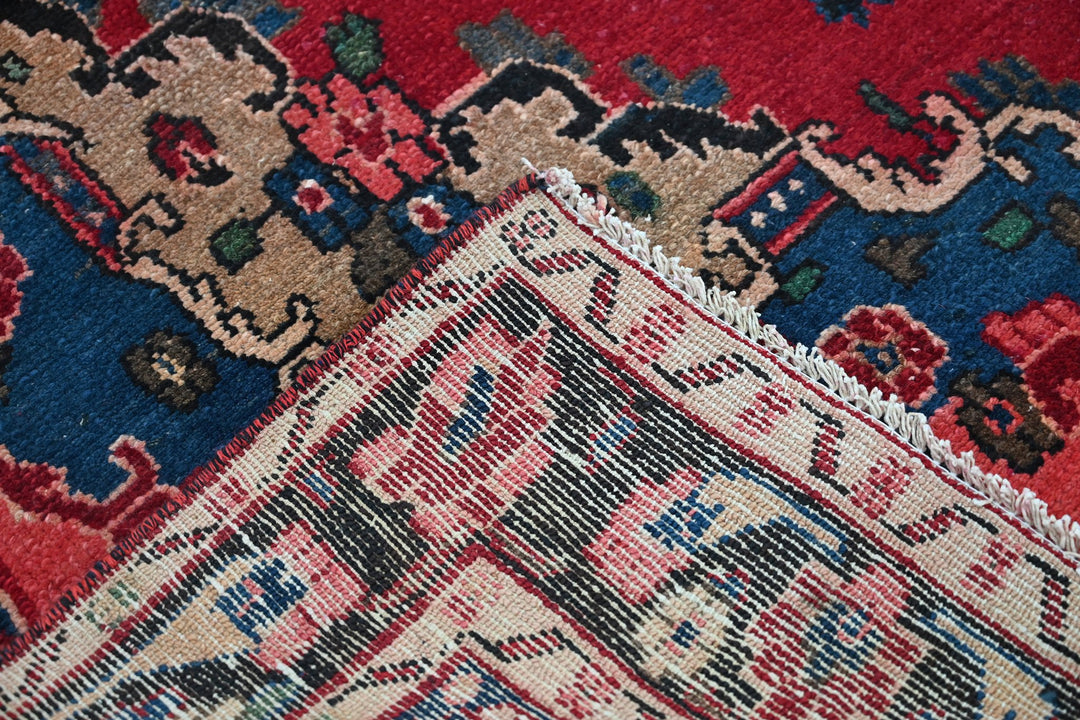 red Large rug 6' 11" x 9' 4"