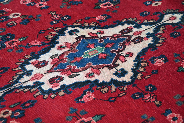 red Large rug 6' 11" x 9' 4"
