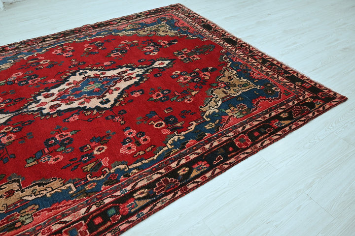 red Large rug 6' 11" x 9' 4"