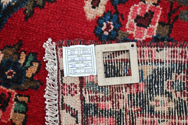 red Large rug 6' 11" x 9' 4"