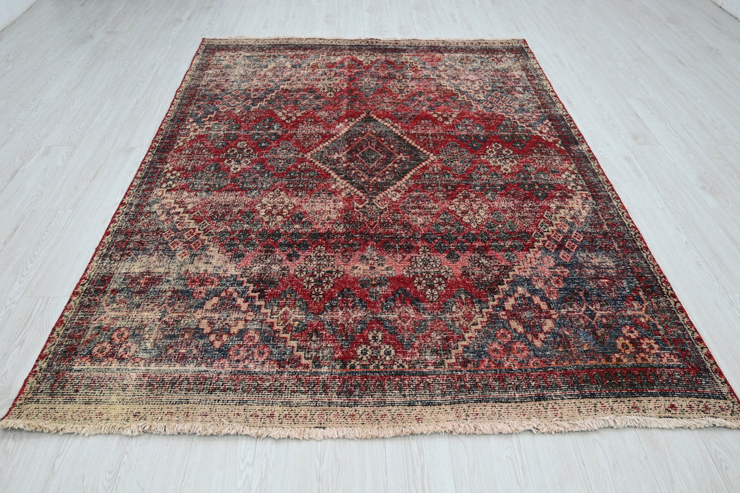red Medium rug 5' 11" x 8' 6"
