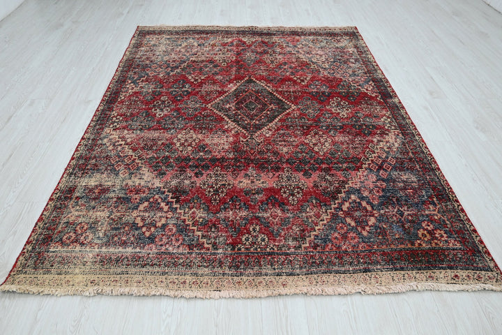 red Medium rug 5' 11" x 8' 6"