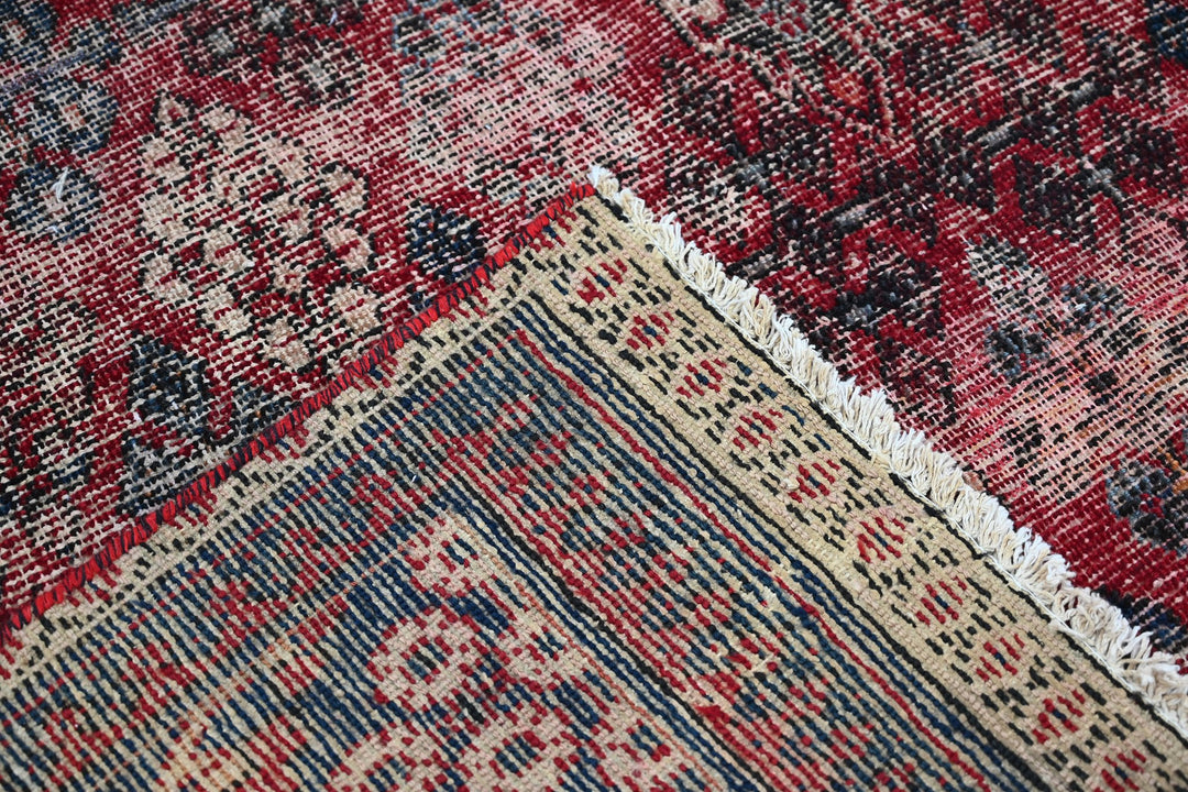 red Medium rug 5' 11" x 8' 6"