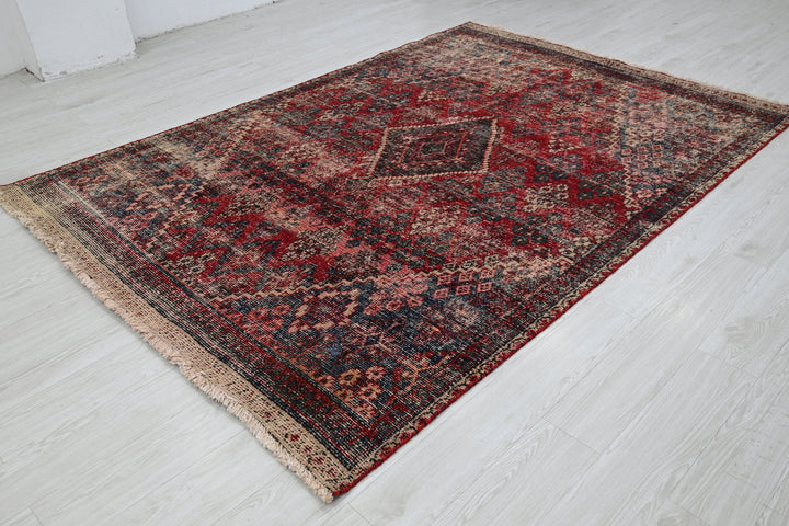 red Medium rug 5' 11" x 8' 6"