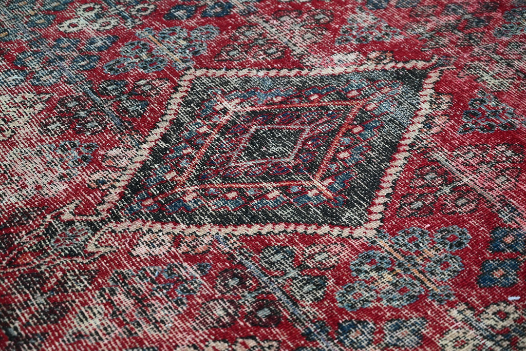 red Medium rug 5' 11" x 8' 6"