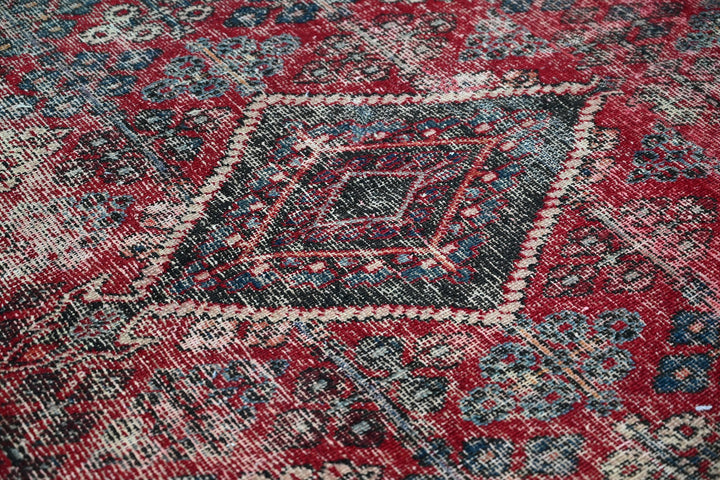 red Medium rug 5' 11" x 8' 6"