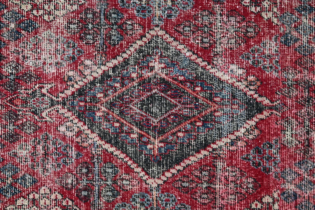 red Medium rug 5' 11" x 8' 6"