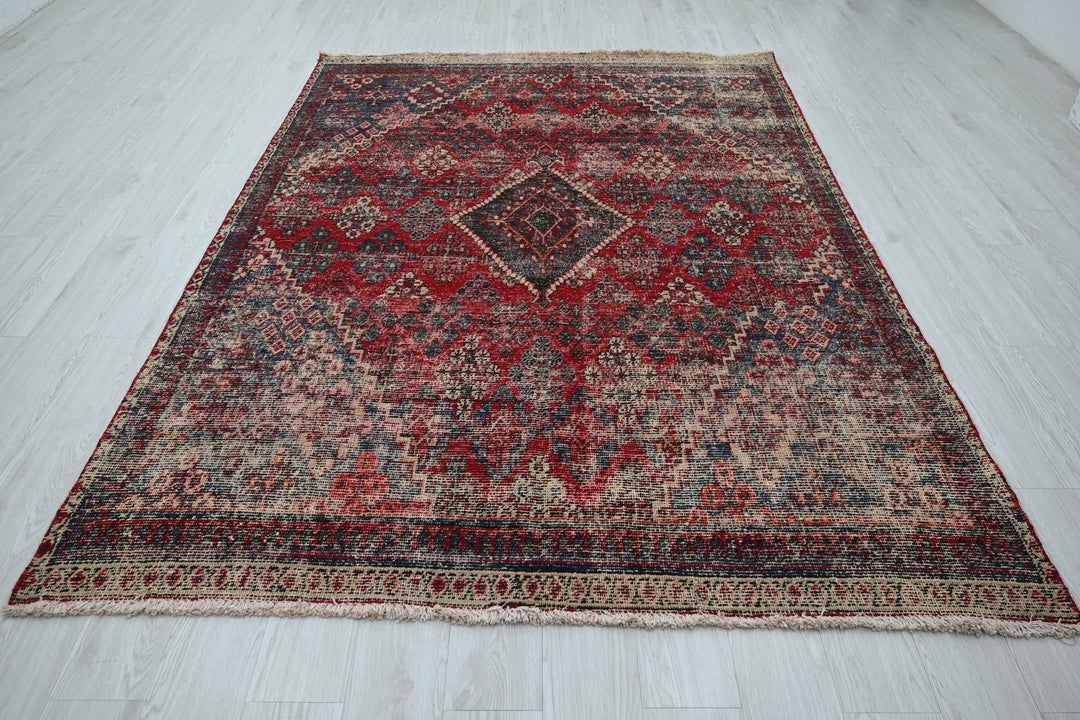 red Medium rug 5' 11" x 8' 6"