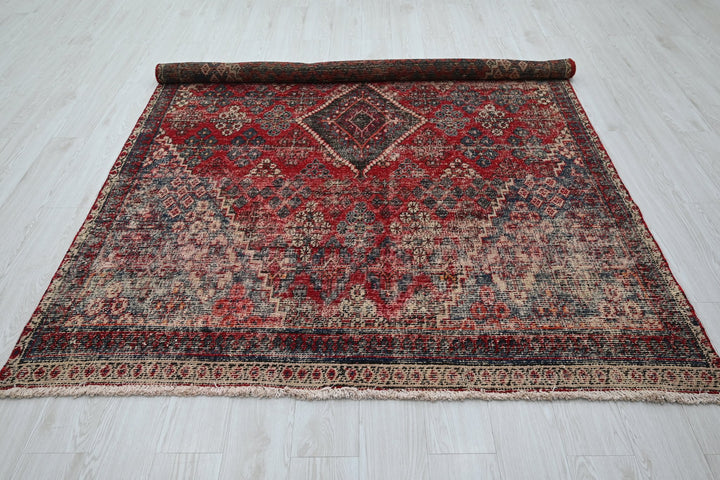 red Medium rug 5' 11" x 8' 6"