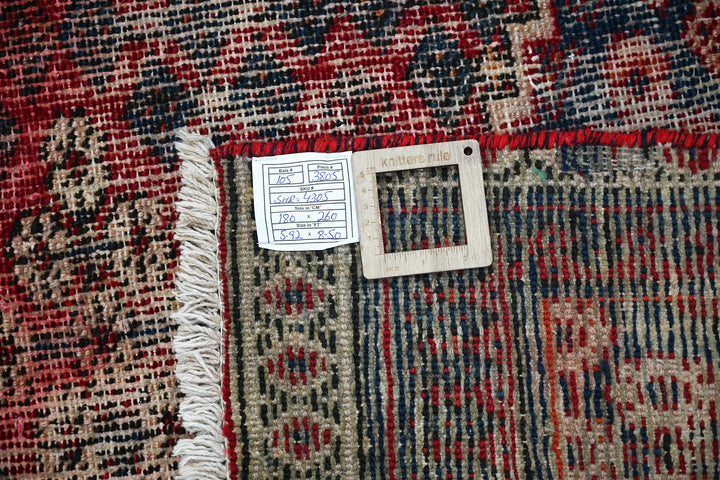 red Medium rug 5' 11" x 8' 6"