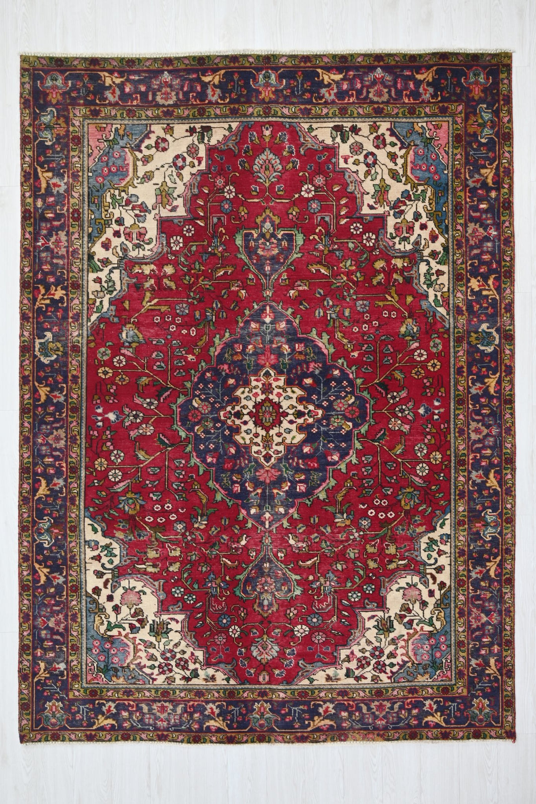 red Medium rug 6' 4" x 9' 3"