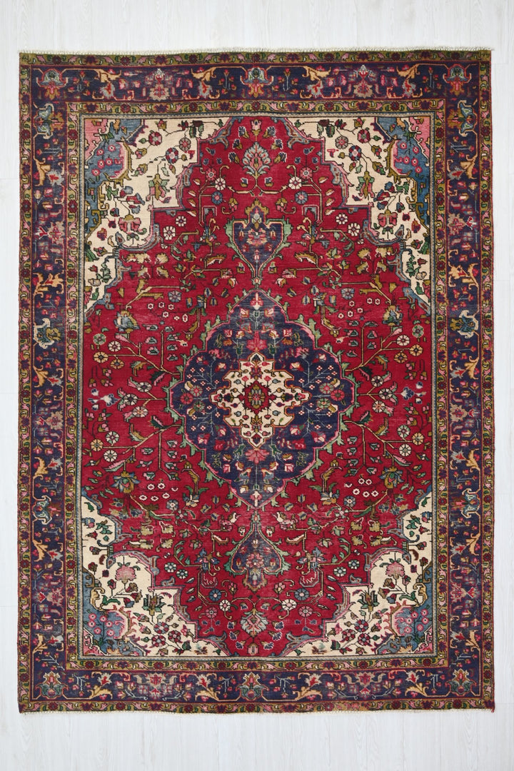 red Medium rug 6' 4" x 9' 3"