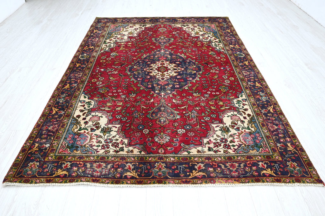 red Medium rug 6' 4" x 9' 3"