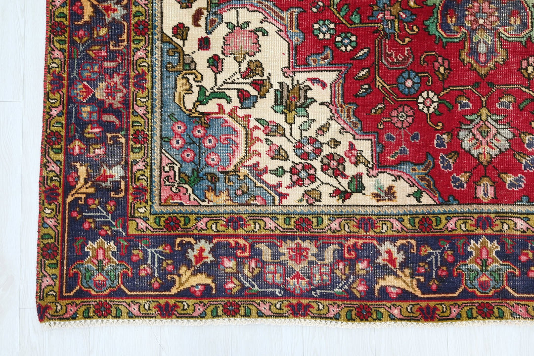 red Medium rug 6' 4" x 9' 3"