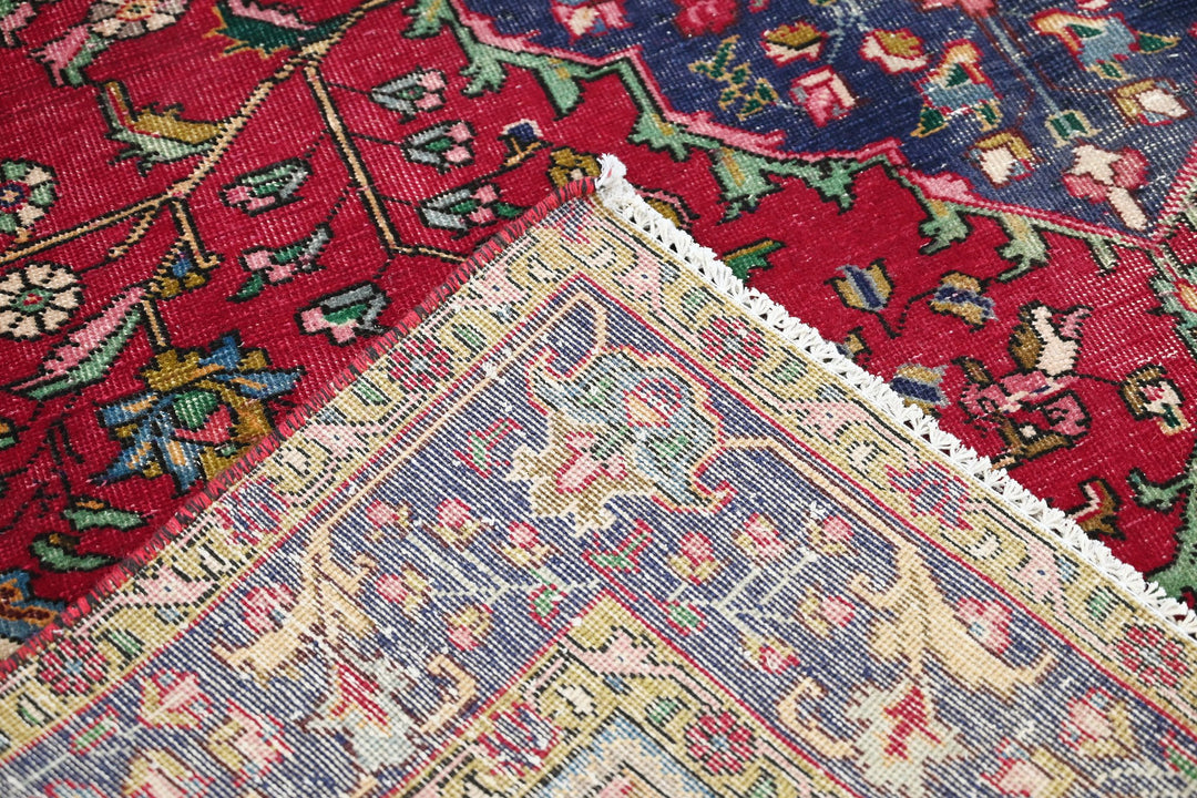 red Medium rug 6' 4" x 9' 3"
