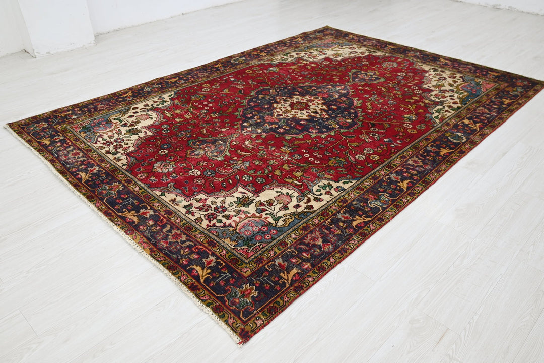 red Medium rug 6' 4" x 9' 3"