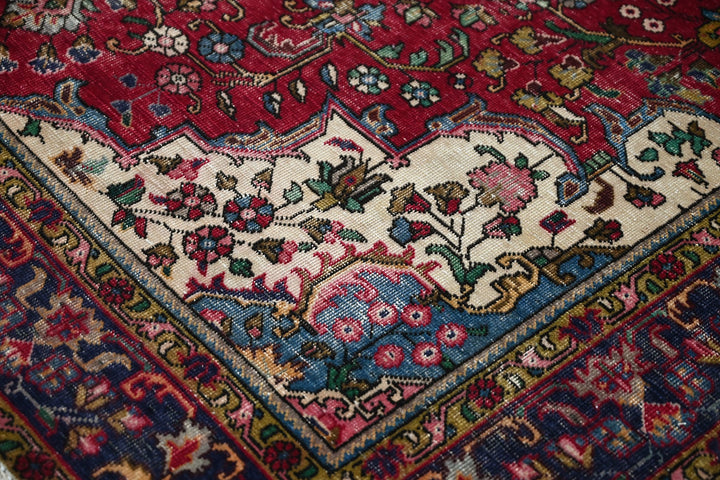 red Medium rug 6' 4" x 9' 3"